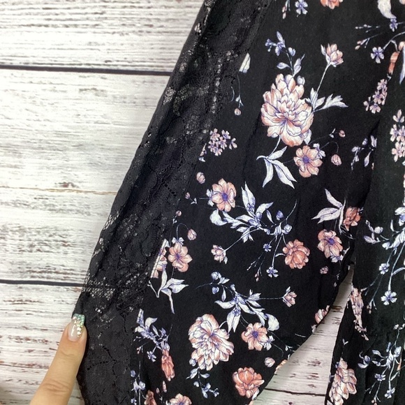 TORRID SIZE 00 10 L BLACK FLORAL TOP LACE SPRING BLOUSE SUMMER HIGH LOW GUC - Picture 9 of 16
